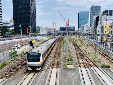 桃園跨線橋から見える中央線の電車