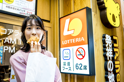 コアラのマーチ焼を食べているNononさん