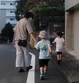 遅れないように手を差し伸べる